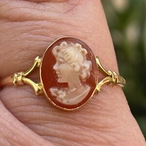 Gold Cameo Ring 18K Gold Florence, Italy
Sz 7.75